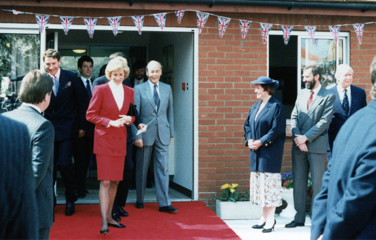 Image: Princess Diana and Robin Tomkins at St Helena Hospice 1988